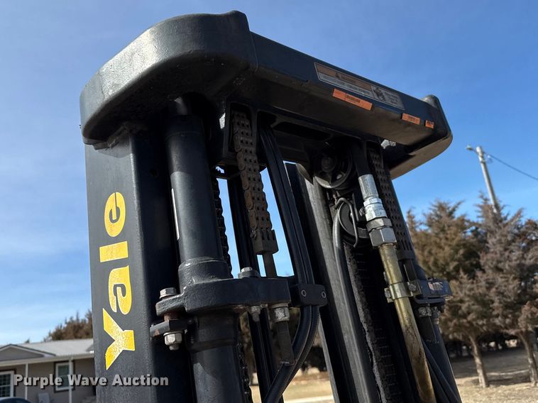 image for item DZ5099 Yale GLC060VXNVSE088 forklift