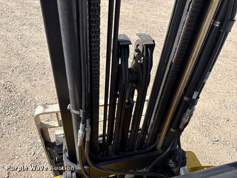 image for item DZ5099 Yale GLC060VXNVSE088 forklift