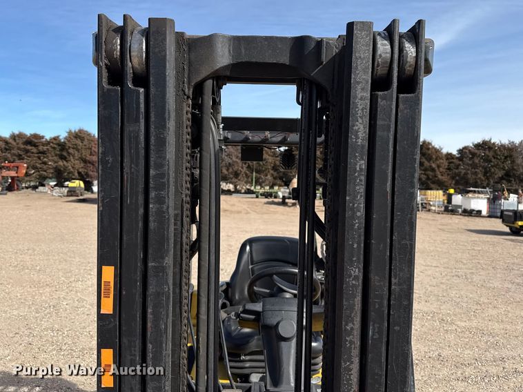 image for item DZ5099 Yale GLC060VXNVSE088 forklift