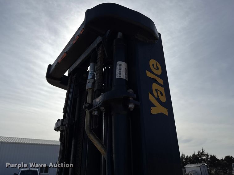 image for item DZ5099 Yale GLC060VXNVSE088 forklift