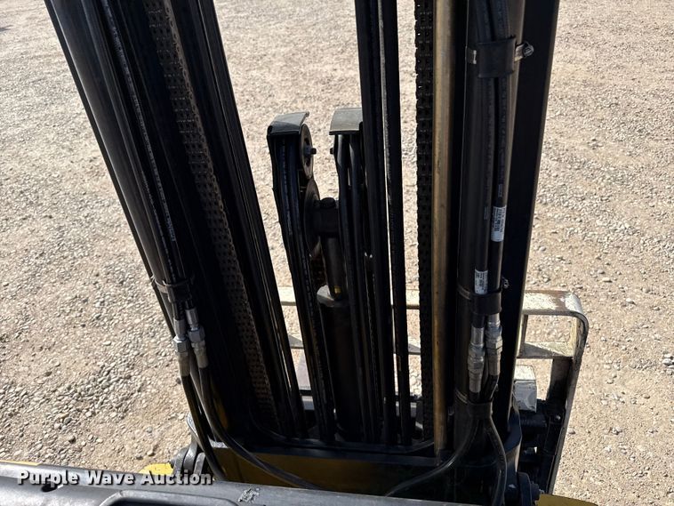 image for item DZ5099 Yale GLC060VXNVSE088 forklift