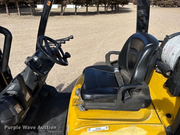 image for item DZ5099 Yale GLC060VXNVSE088 forklift