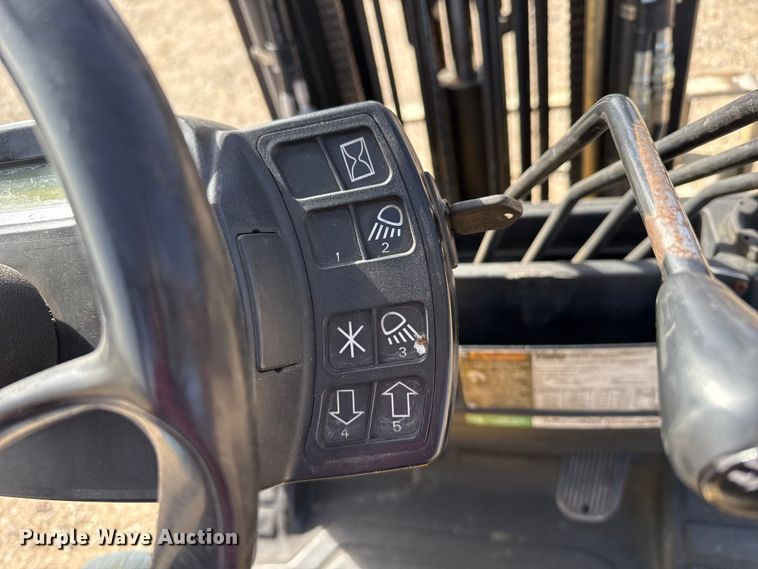 image for item DZ5099 Yale GLC060VXNVSE088 forklift