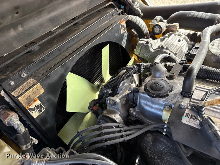 image for item DZ5099 Yale GLC060VXNVSE088 forklift