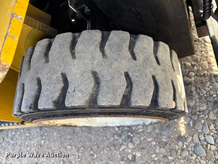 image for item DZ5099 Yale GLC060VXNVSE088 forklift