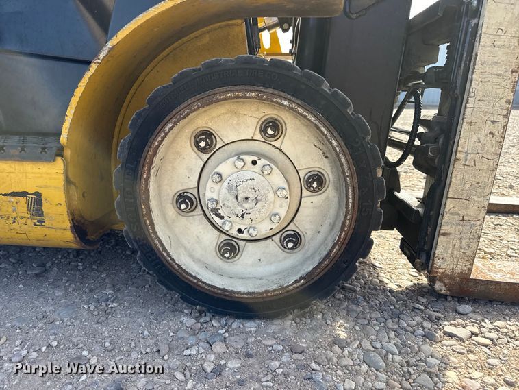 image for item DZ5099 Yale GLC060VXNVSE088 forklift