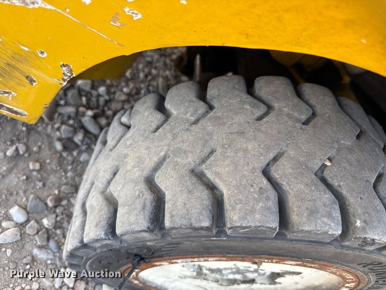 image for item DZ5099 Yale GLC060VXNVSE088 forklift