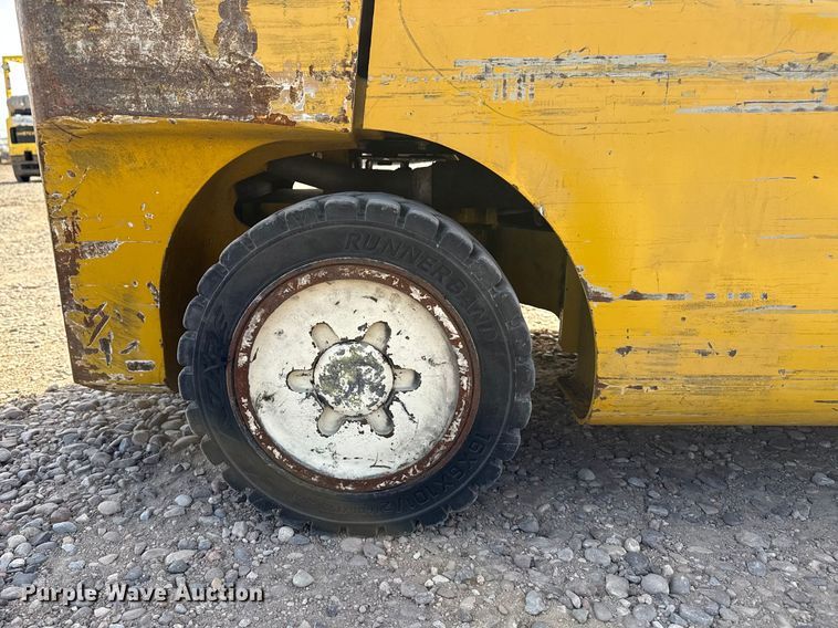 image for item DZ5099 Yale GLC060VXNVSE088 forklift