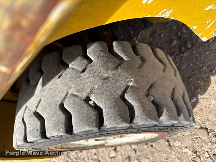 image for item DZ5099 Yale GLC060VXNVSE088 forklift