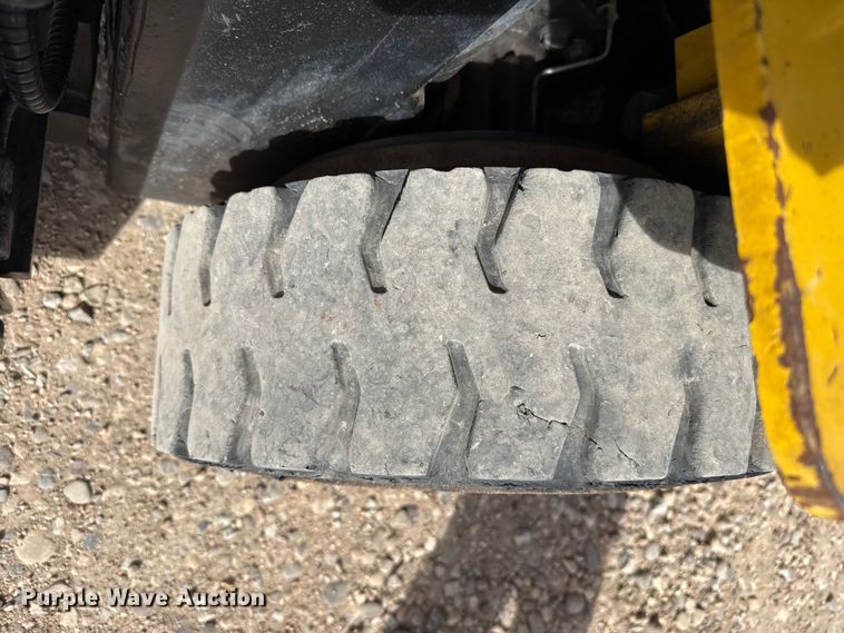 image for item DZ5099 Yale GLC060VXNVSE088 forklift