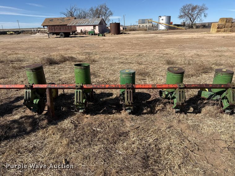 image for item DZ5104 John Deere  planter