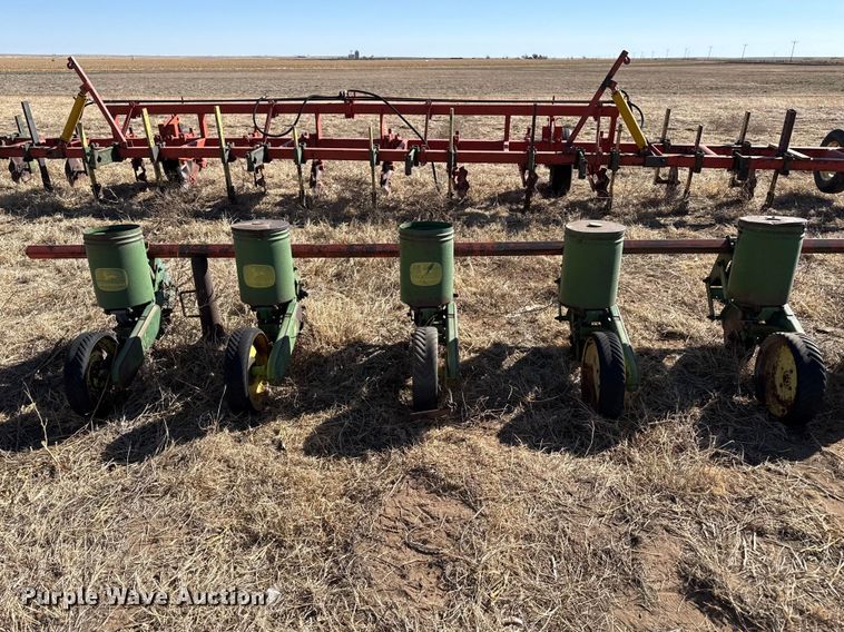 image for item DZ5104 John Deere  planter