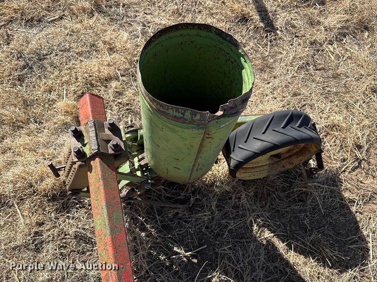 image for item DZ5104 John Deere  planter