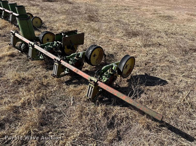 image for item DZ5104 John Deere  planter