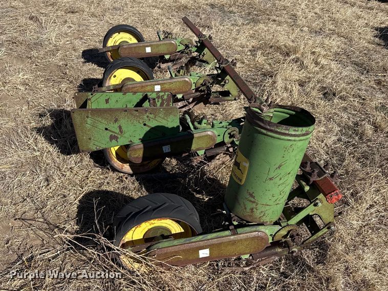 image for item DZ5104 John Deere  planter