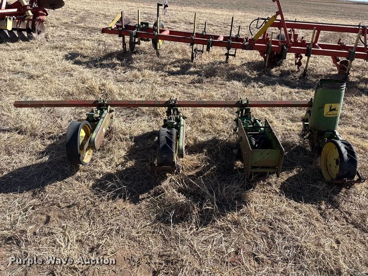 image for item DZ5104 John Deere  planter