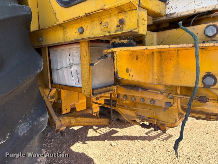 image for item DZ5121 Minneapolis Moline G1050 tractor