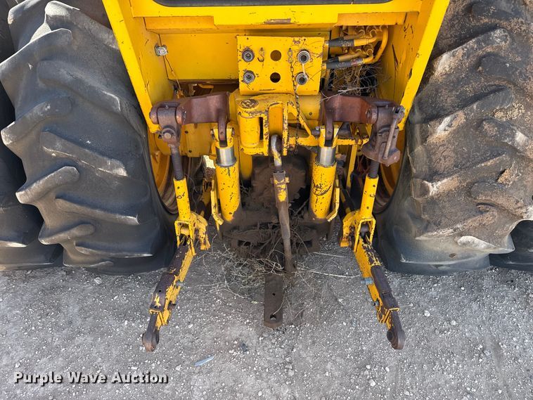 image for item DZ5121 Minneapolis Moline G1050 tractor