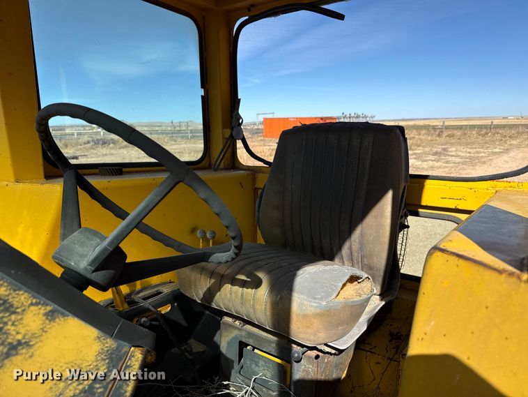 image for item DZ5121 Minneapolis Moline G1050 tractor