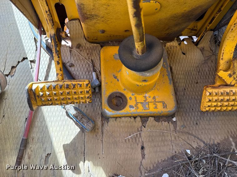 image for item DZ5121 Minneapolis Moline G1050 tractor