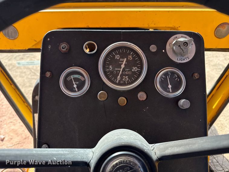 image for item DZ5121 Minneapolis Moline G1050 tractor