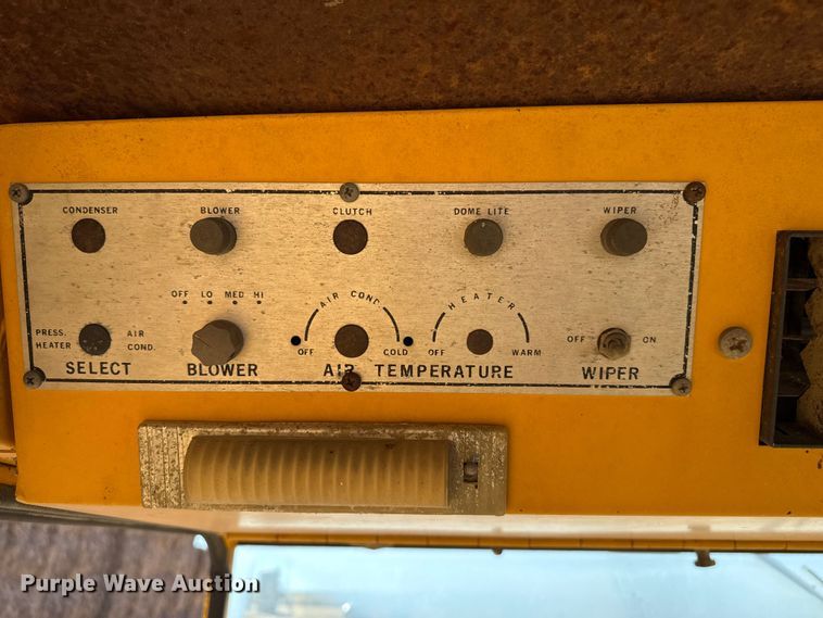 image for item DZ5121 Minneapolis Moline G1050 tractor