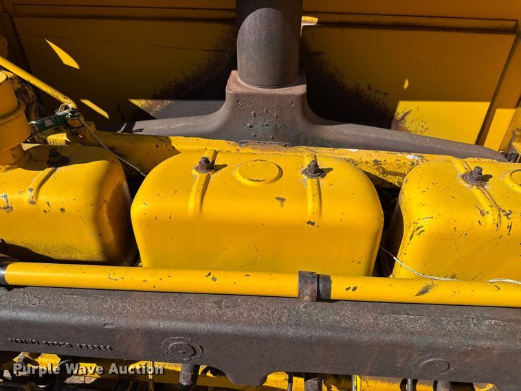 image for item DZ5121 Minneapolis Moline G1050 tractor