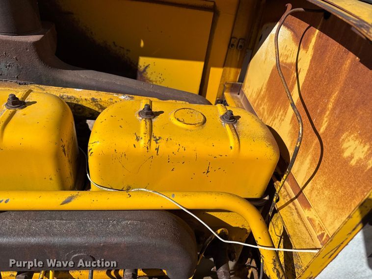 image for item DZ5121 Minneapolis Moline G1050 tractor