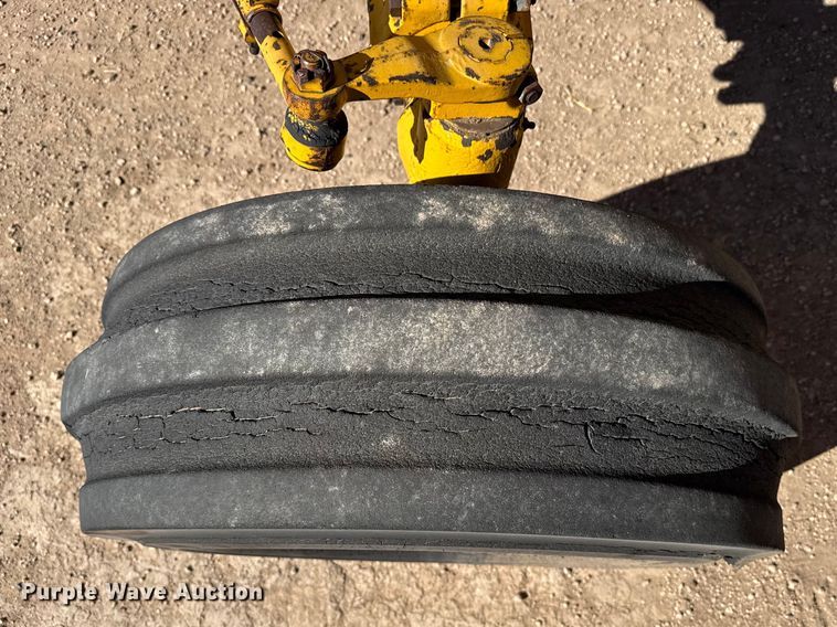 image for item DZ5121 Minneapolis Moline G1050 tractor