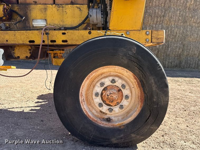 image for item DZ5121 Minneapolis Moline G1050 tractor