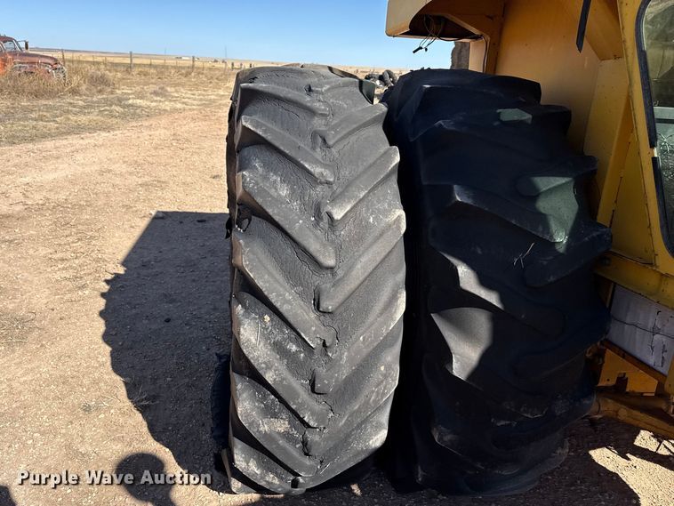 image for item DZ5121 Minneapolis Moline G1050 tractor