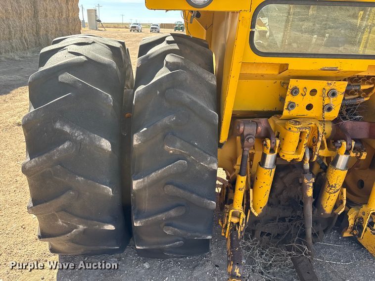 image for item DZ5121 Minneapolis Moline G1050 tractor