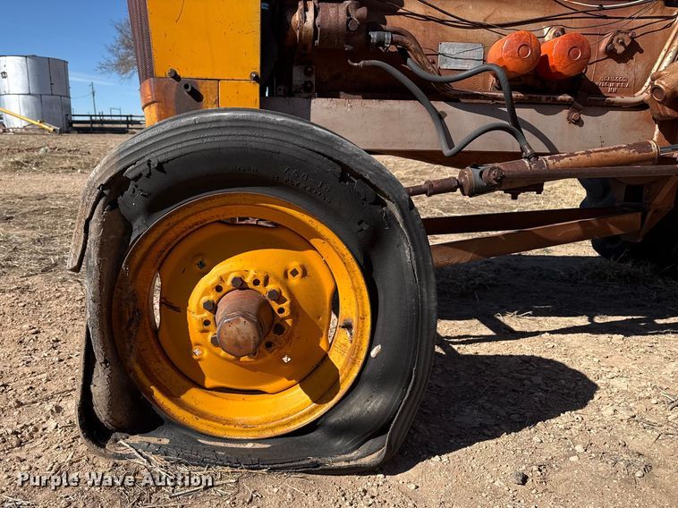 image for item DZ5122 Minneapolis Moline tractor
