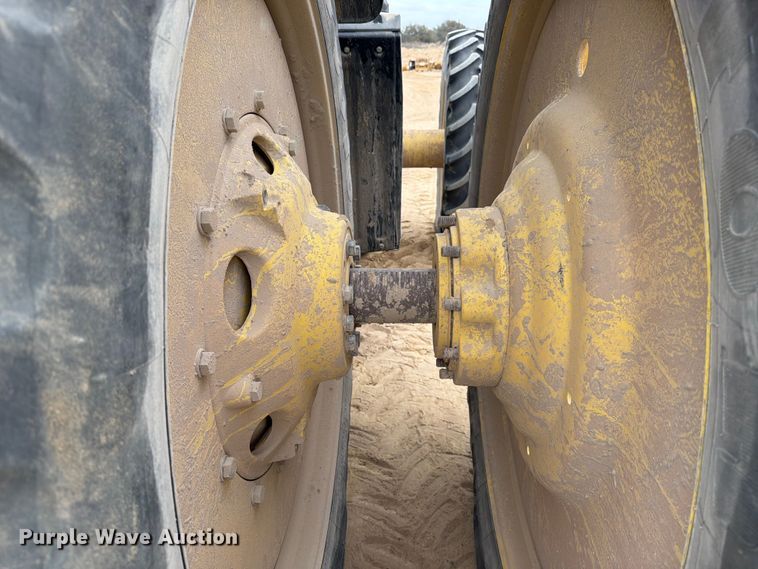 image for item ED5128 2016 John Deere 8245R MFWD tractor