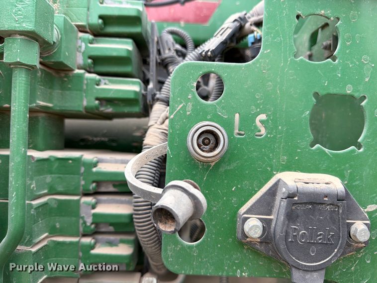 image for item ED5128 2016 John Deere 8245R MFWD tractor