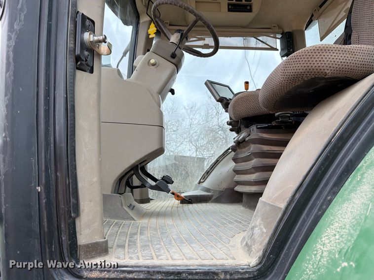 image for item ED5128 2016 John Deere 8245R MFWD tractor