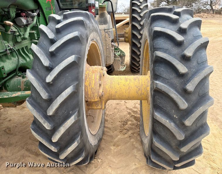 image for item ED5128 2016 John Deere 8245R MFWD tractor