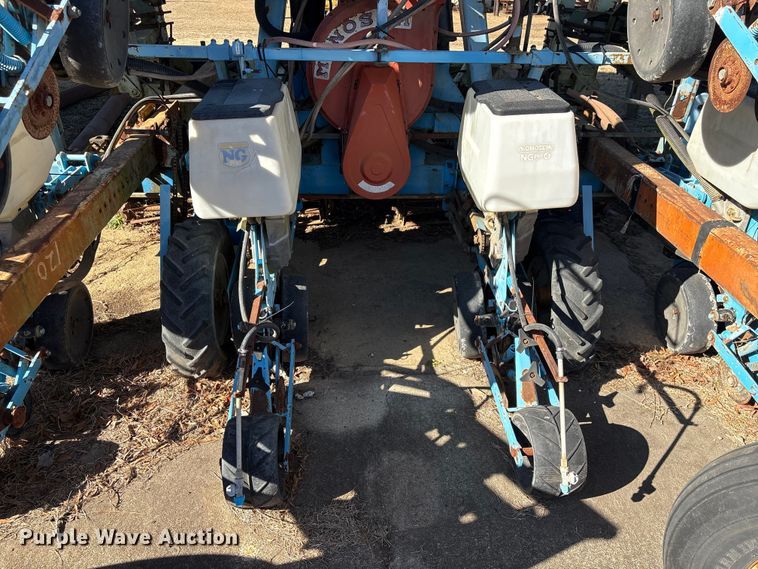 image for item EF0981 Monosem strip-till planter 