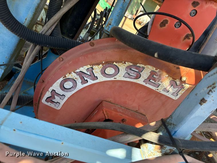 image for item EF0981 Monosem strip-till planter 