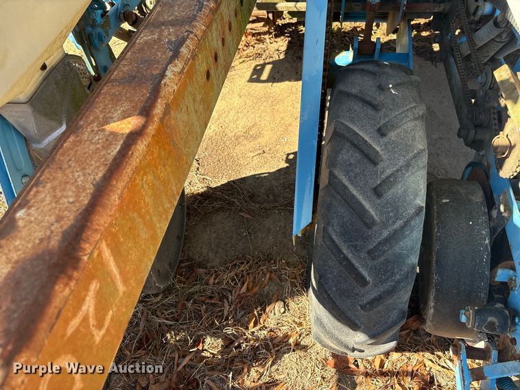 image for item EF0981 Monosem strip-till planter 