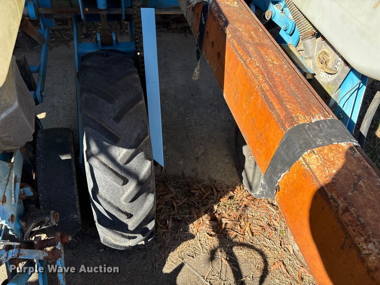 image for item EF0981 Monosem strip-till planter 