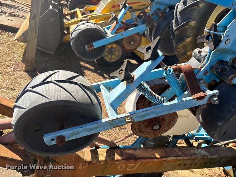 image for item EF0981 Monosem strip-till planter 