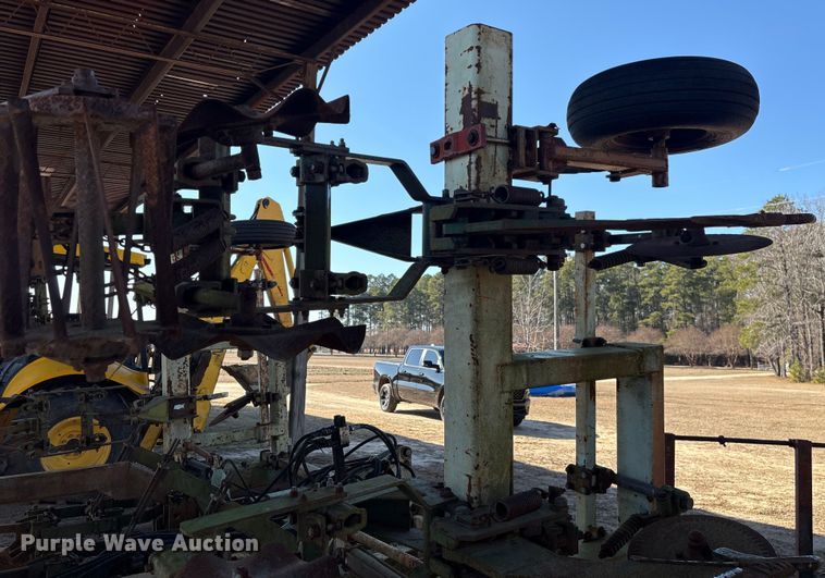 image for item EF0981 Monosem strip-till planter 