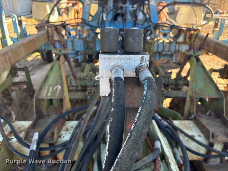 image for item EF0981 Monosem strip-till planter 