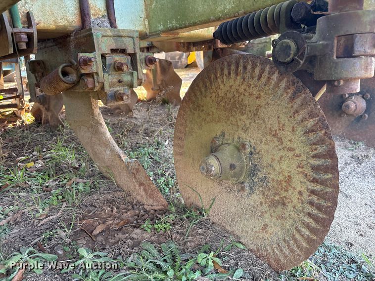 image for item EF0981 Monosem strip-till planter 