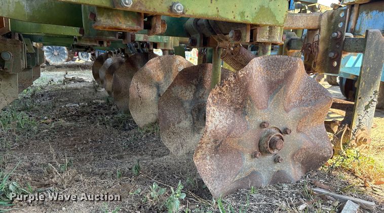 image for item EF0981 Monosem strip-till planter 