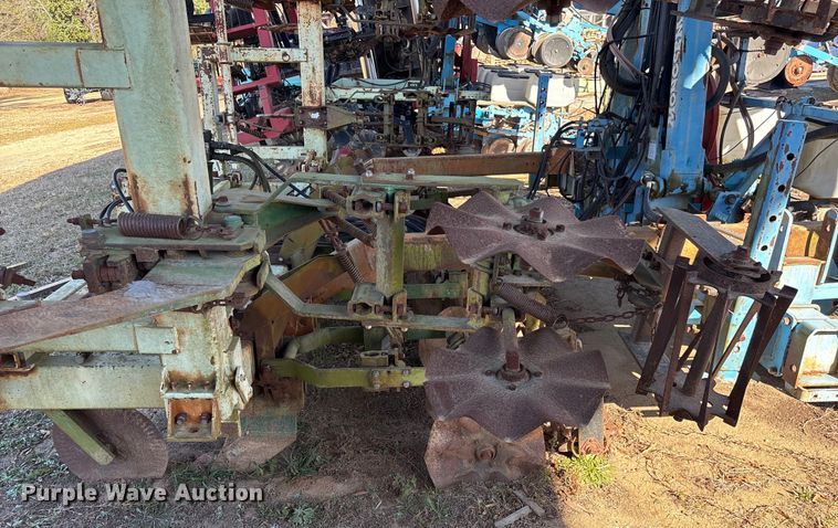 image for item EF0981 Monosem strip-till planter 