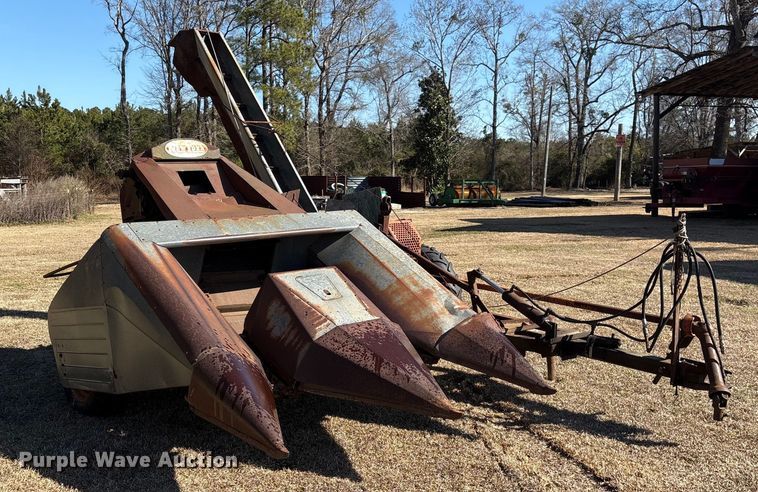 image for item EF0982 AVCO New Idea corn picker