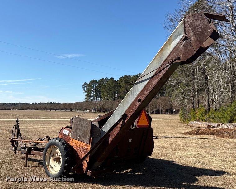 image for item EF0982 AVCO New Idea corn picker