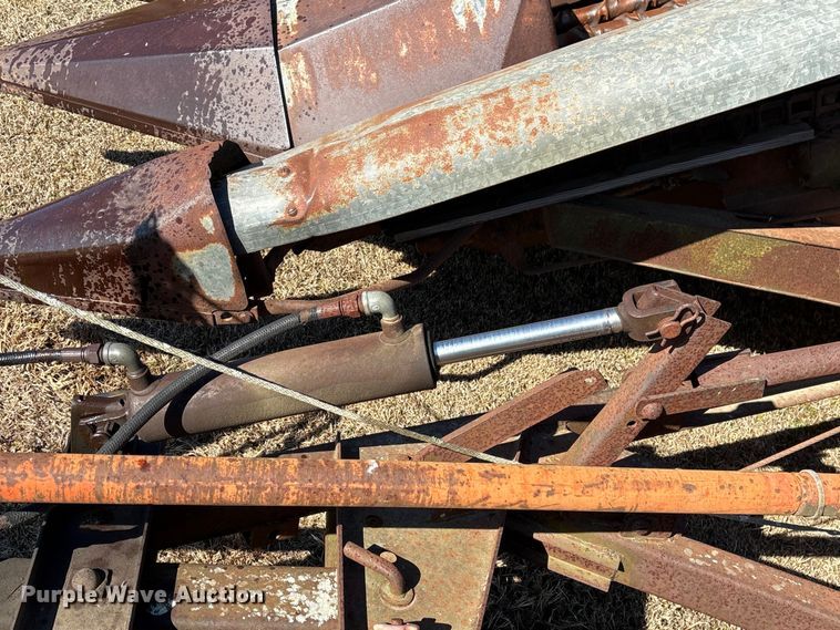 image for item EF0982 AVCO New Idea corn picker